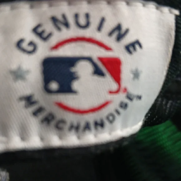 Pre-loved Black Cap with Blue LA Logo - Picture 4 of 7